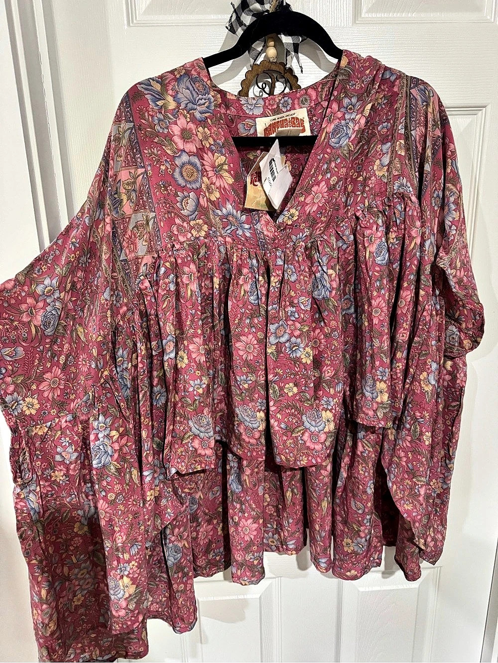 Kantha Bae Gold Dust Crop Top Floral Silk Blouse in Pink NWT